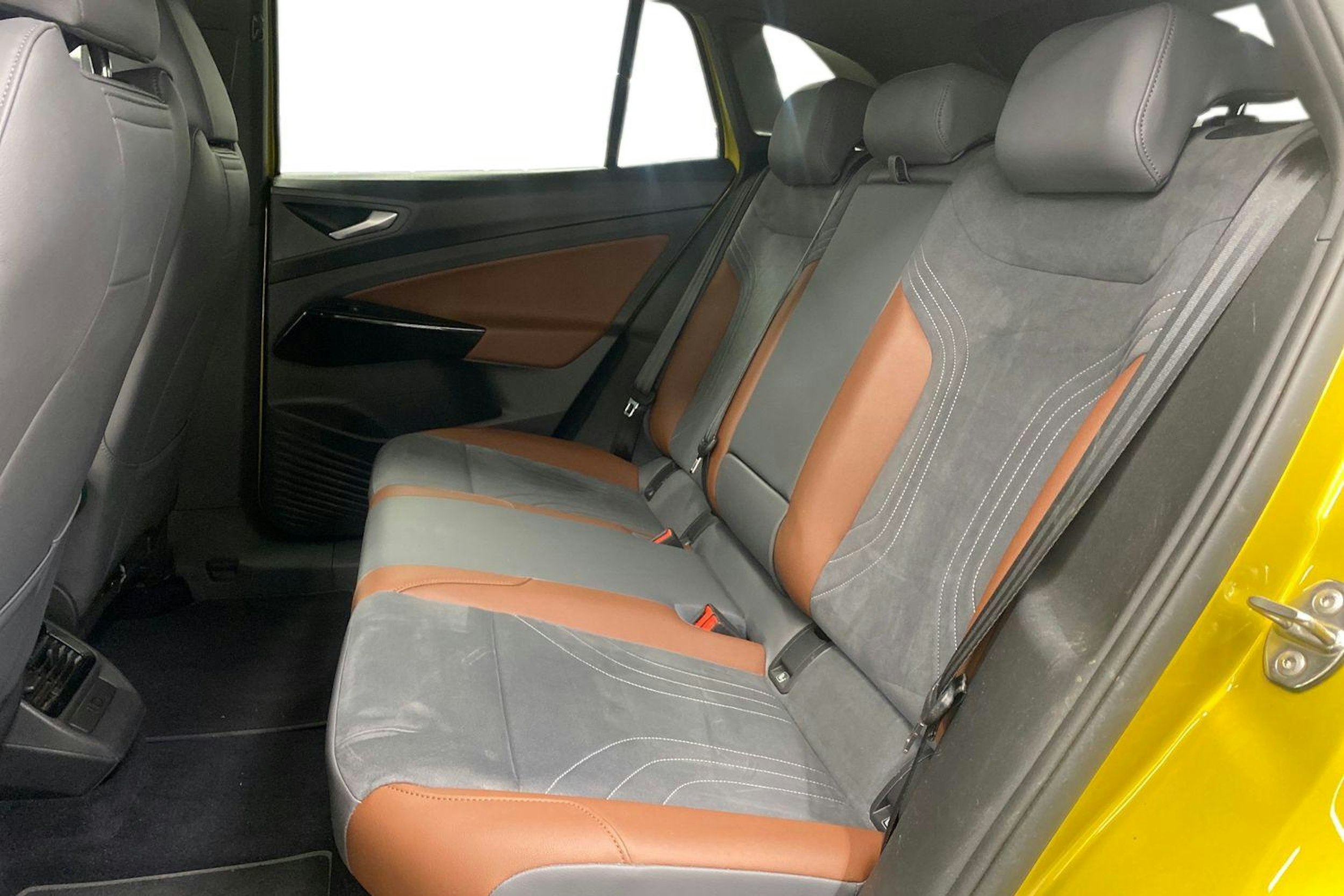 Keltainen Volkswagen ID.4 2021 kuva 10.