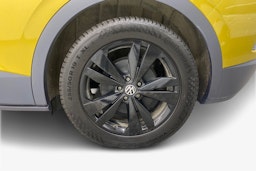 Keltainen Volkswagen ID.4 2021 kuva 11.