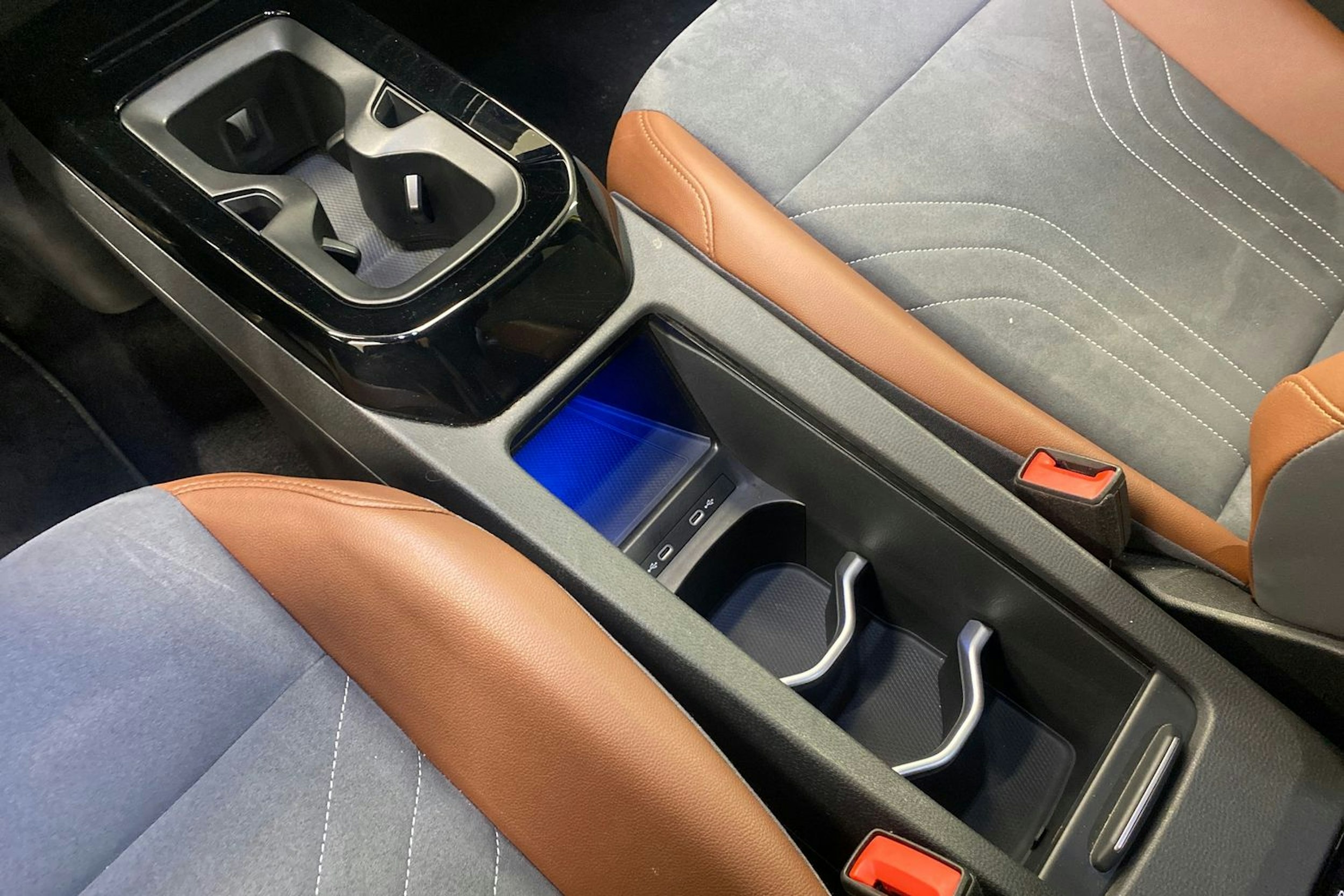 Keltainen Volkswagen ID.4 2021 kuva 20.