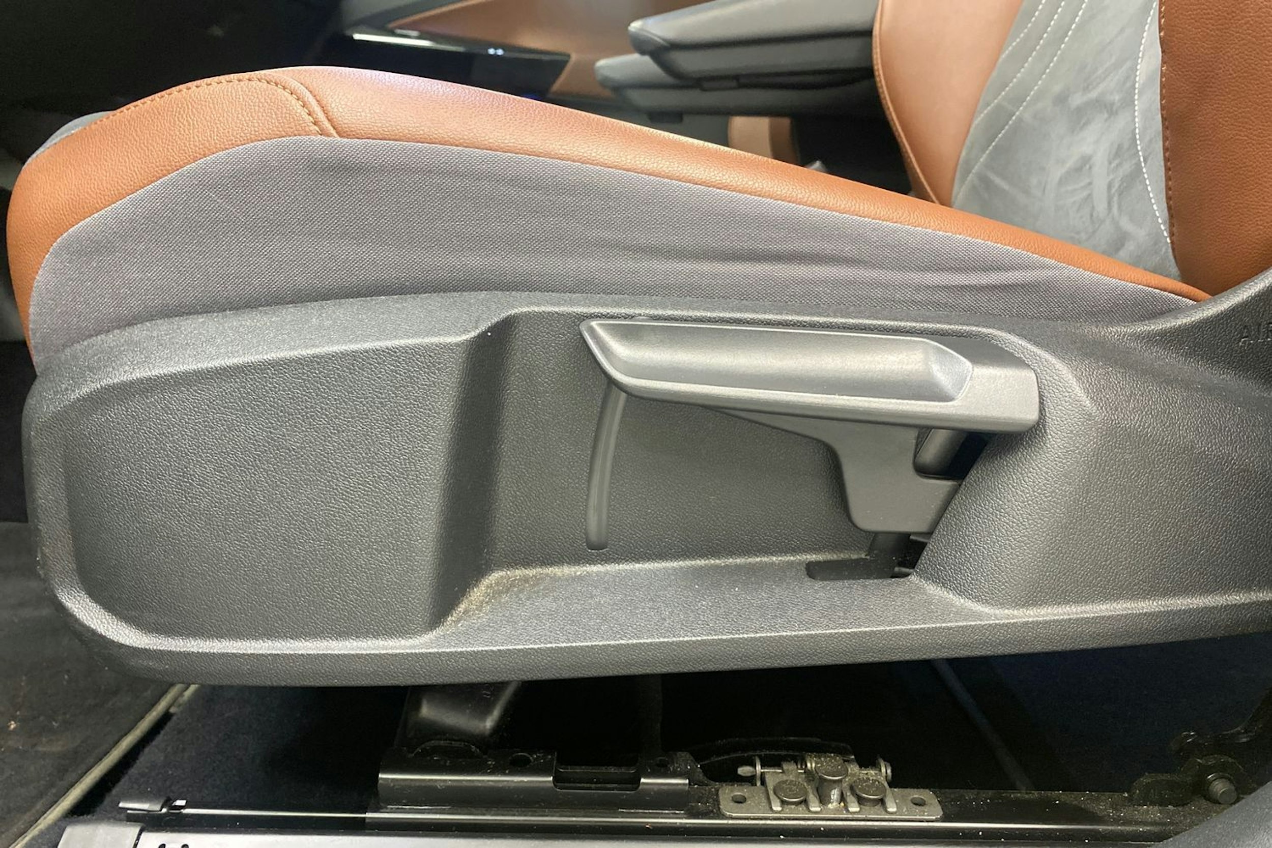 Keltainen Volkswagen ID.4 2021 kuva 22.