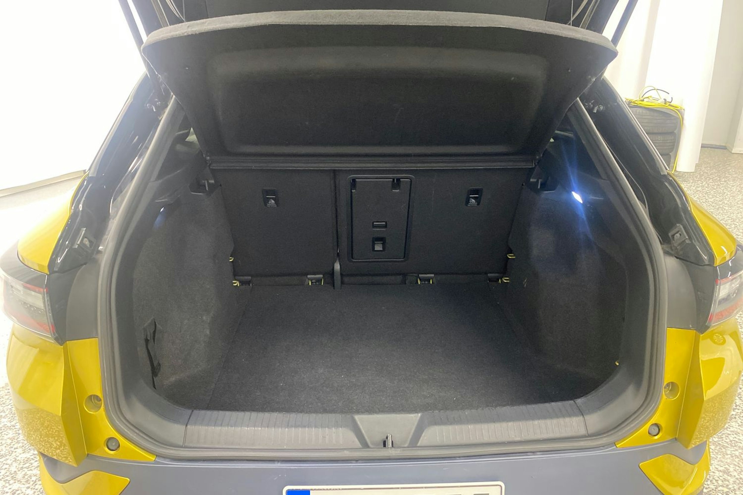 Keltainen Volkswagen ID.4 2021 kuva 25.