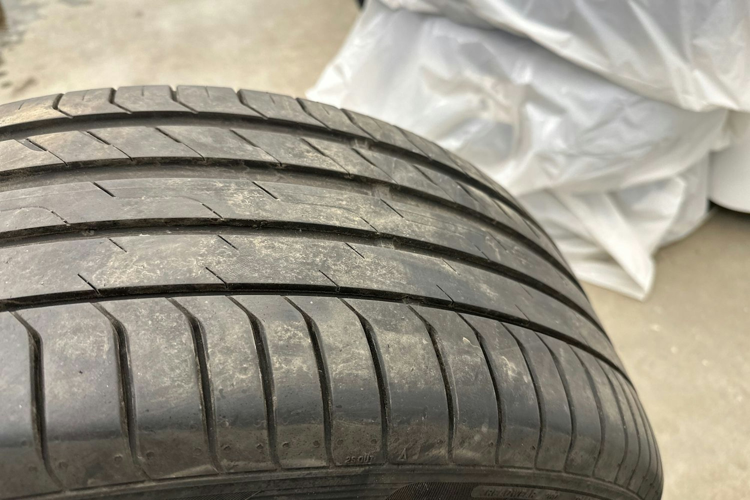 Harmaa Volkswagen ID.4 2021 kuva 14.