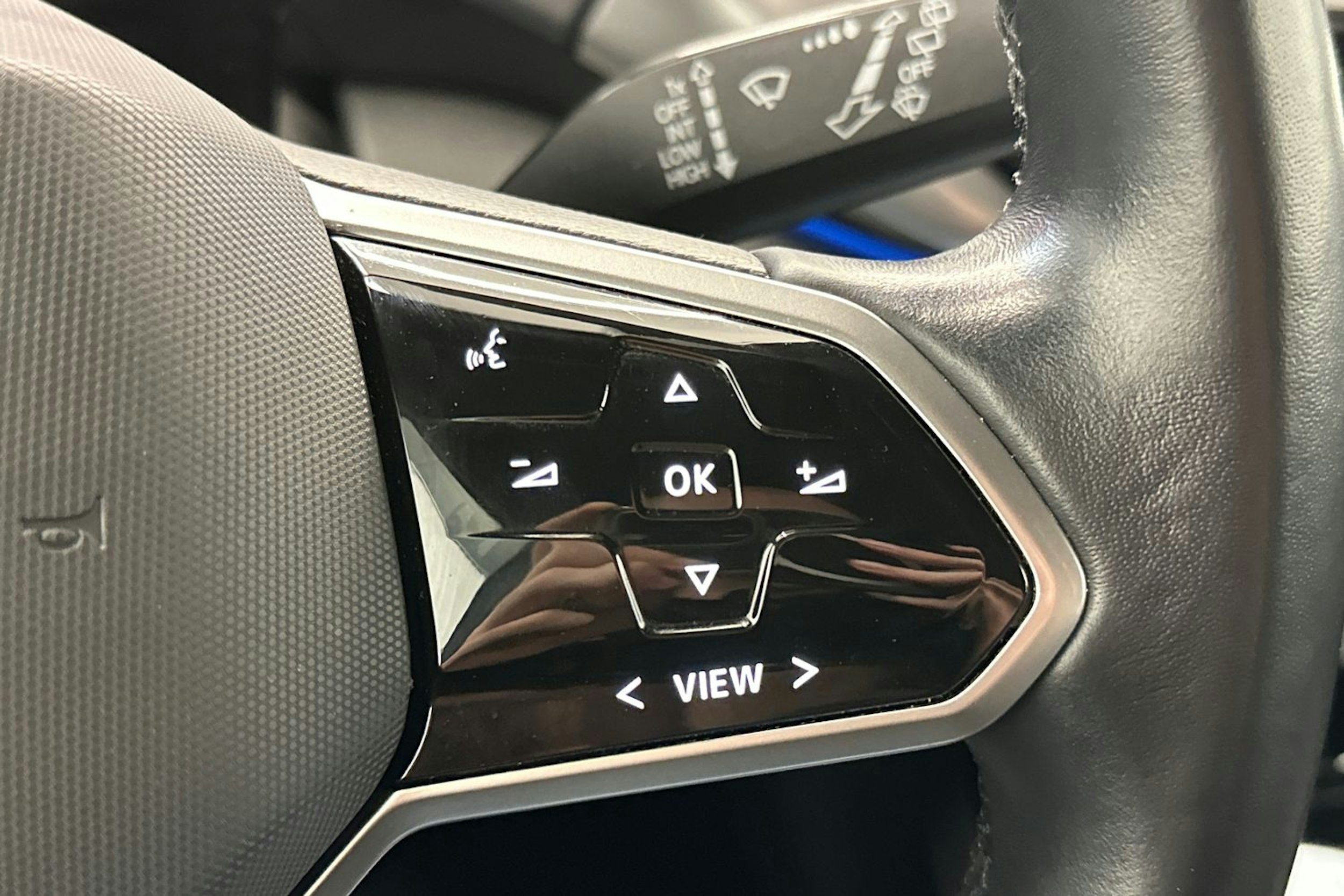 Harmaa Volkswagen ID.4 2021 kuva 17.