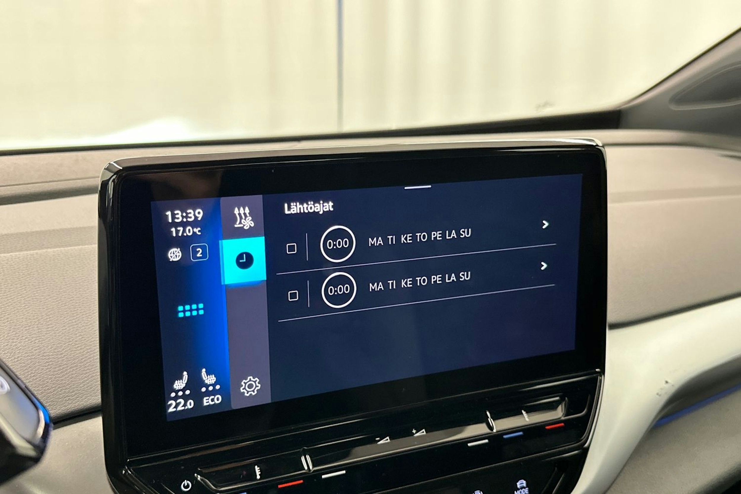 Harmaa Volkswagen ID.4 2021 kuva 22.