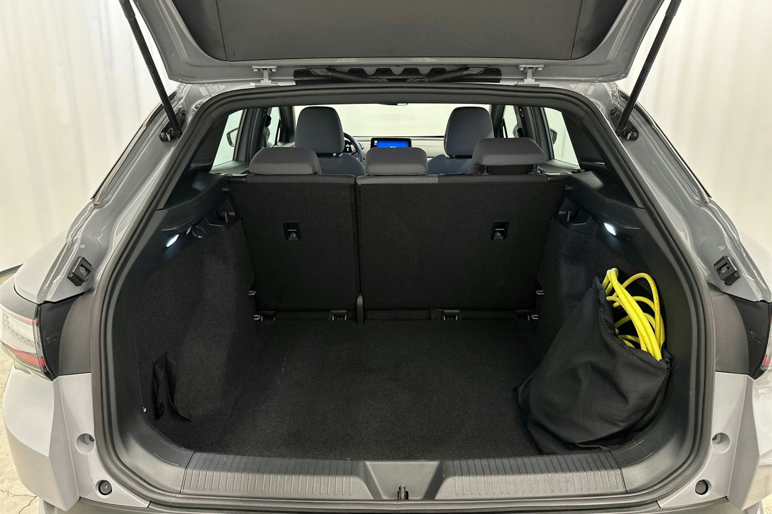 Harmaa Volkswagen ID.4 2021 kuva 26.