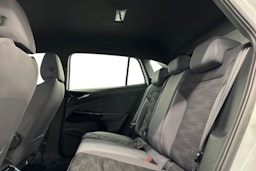 valkoinen Volkswagen ID.4 2021 kuva 10.