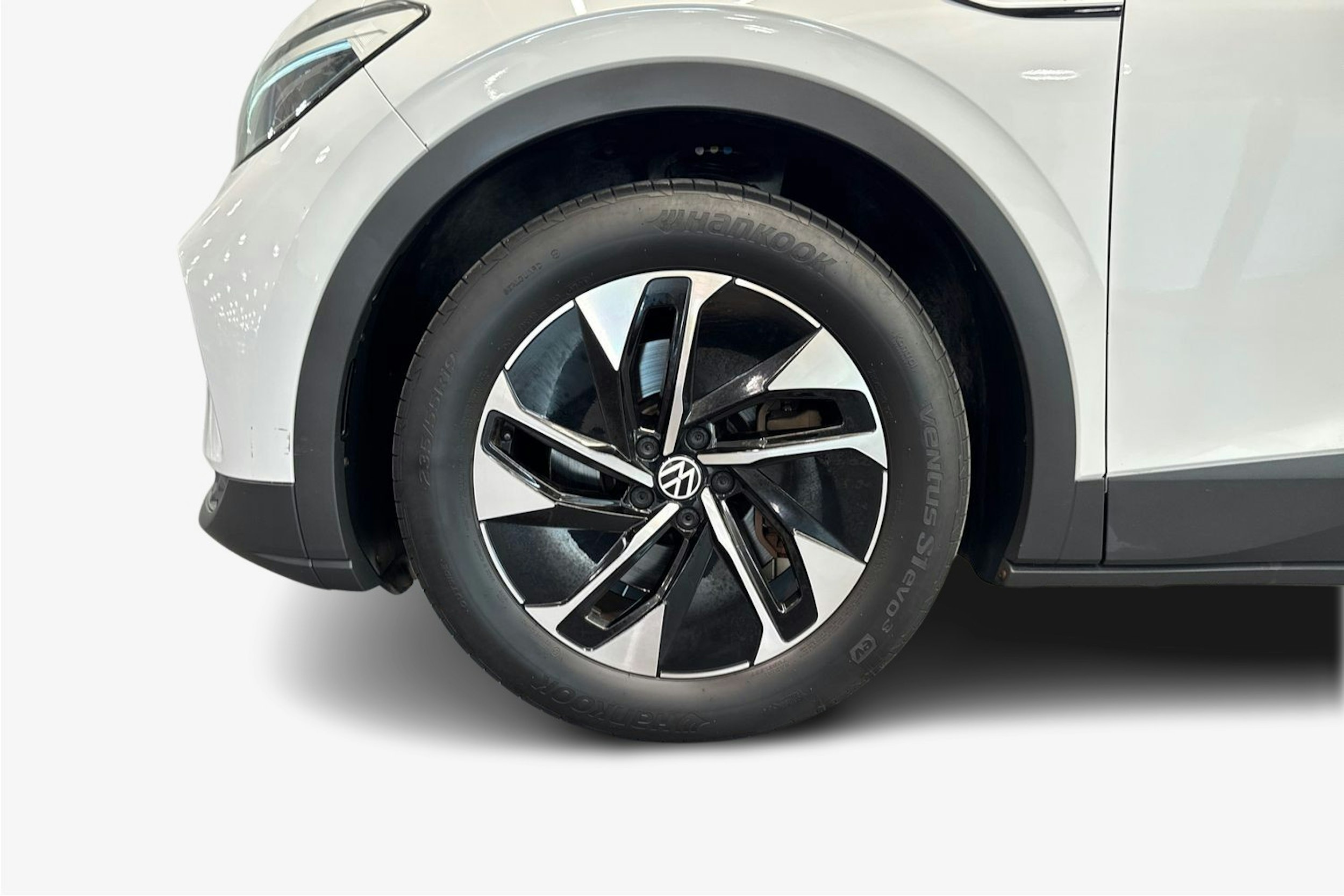 valkoinen Volkswagen ID.4 2021 kuva 11.
