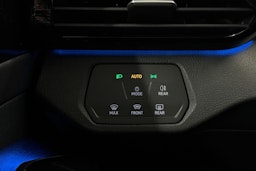 valkoinen Volkswagen ID.4 2021 kuva 21.