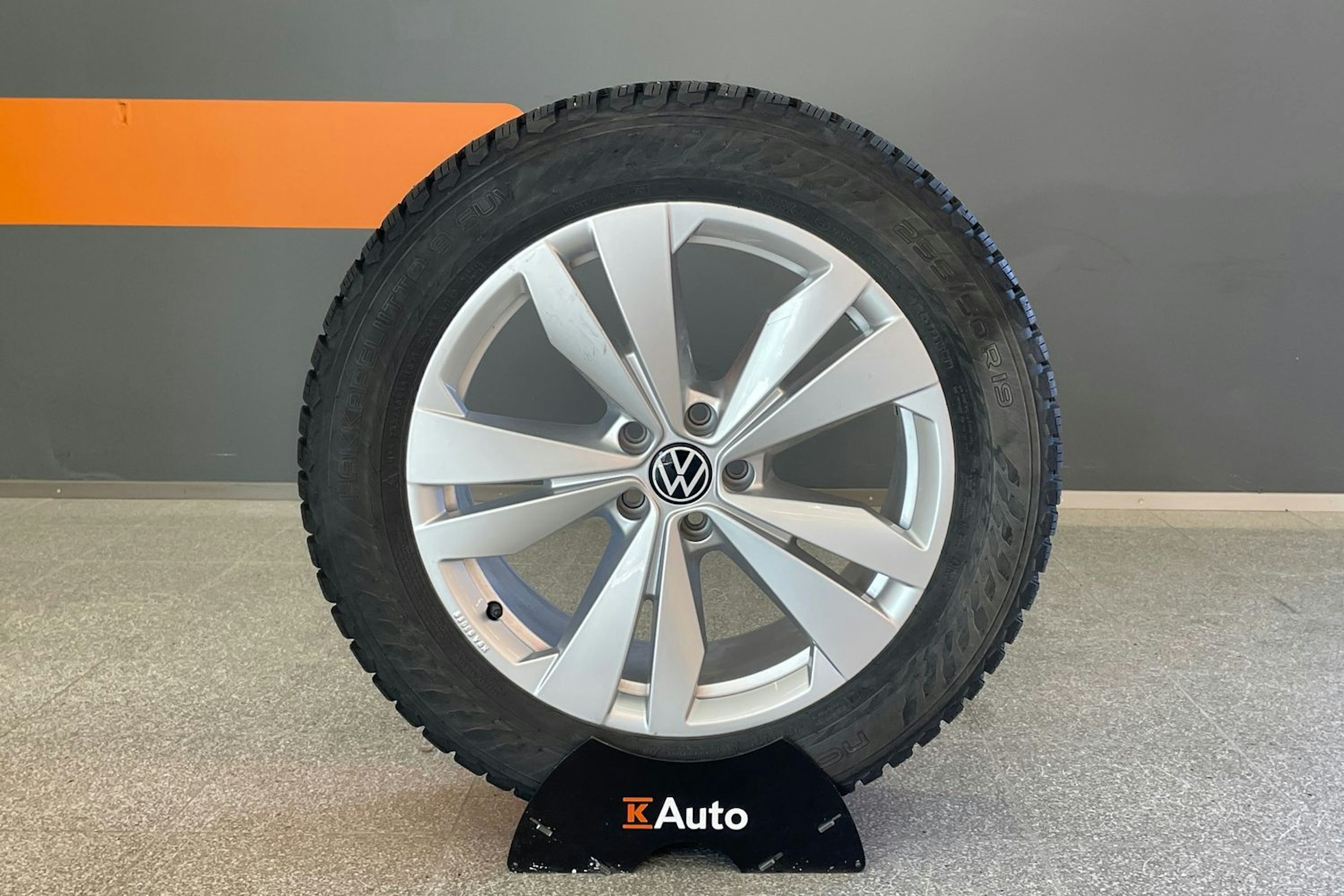 harmaa Volkswagen ID.4 2021 kuva 13.