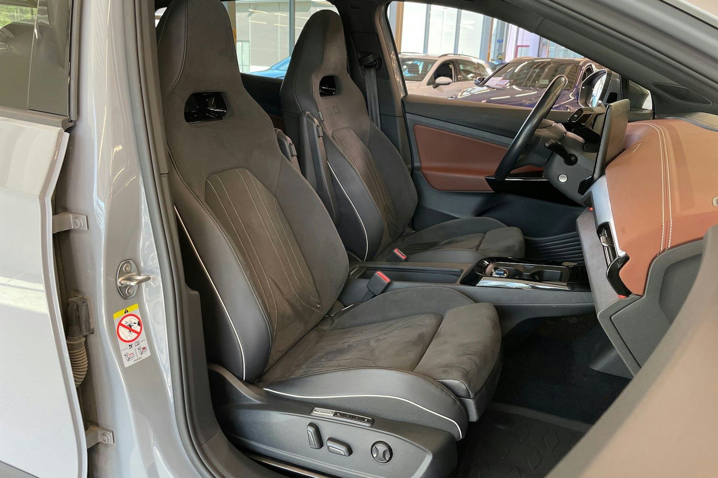 harmaa Volkswagen ID.4 2021 kuva 32.