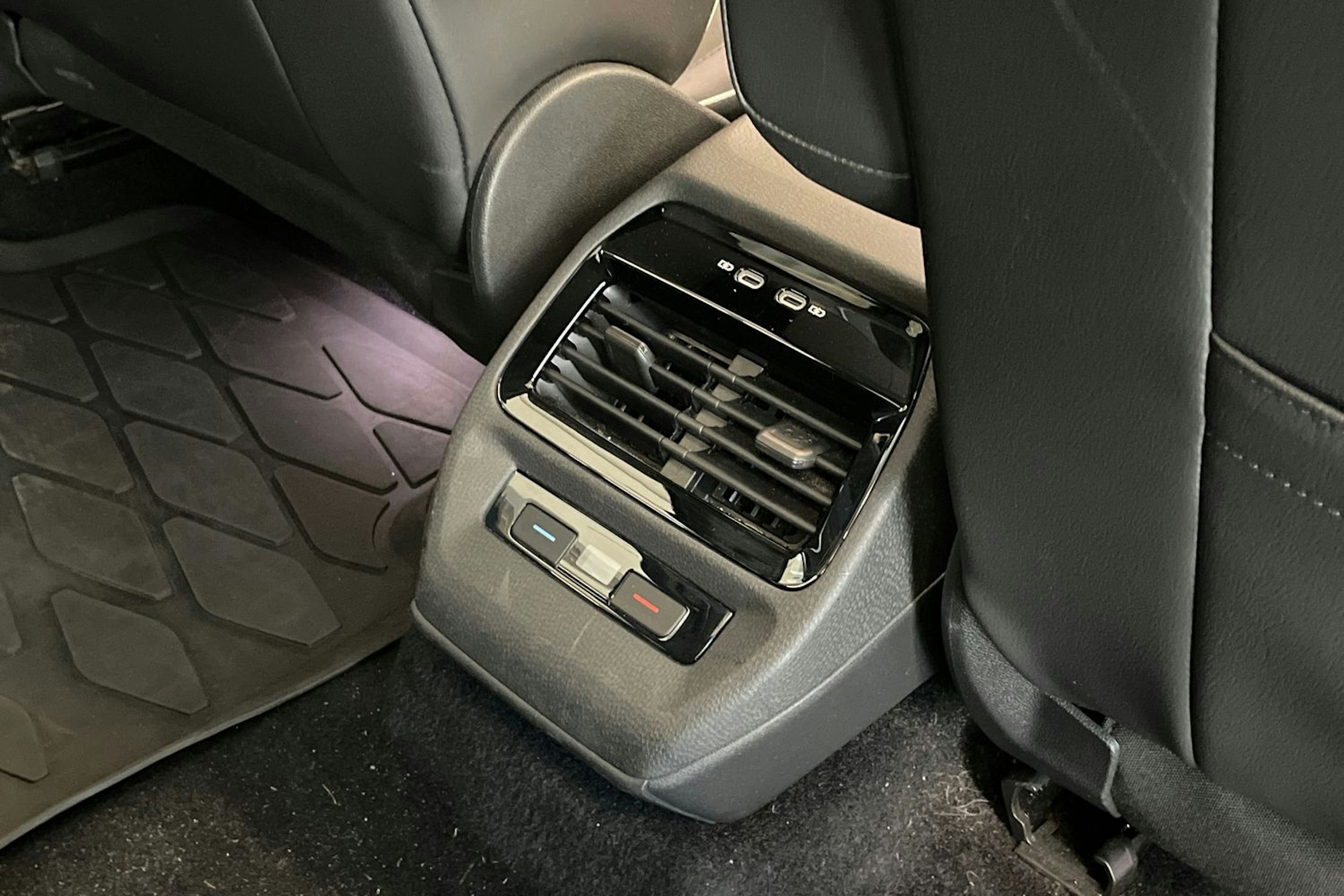 harmaa Volkswagen ID.4 2021 kuva 33.