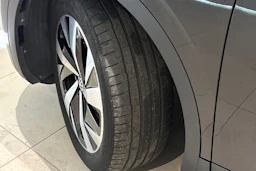 harmaa Volkswagen ID.4 2021 kuva 10.