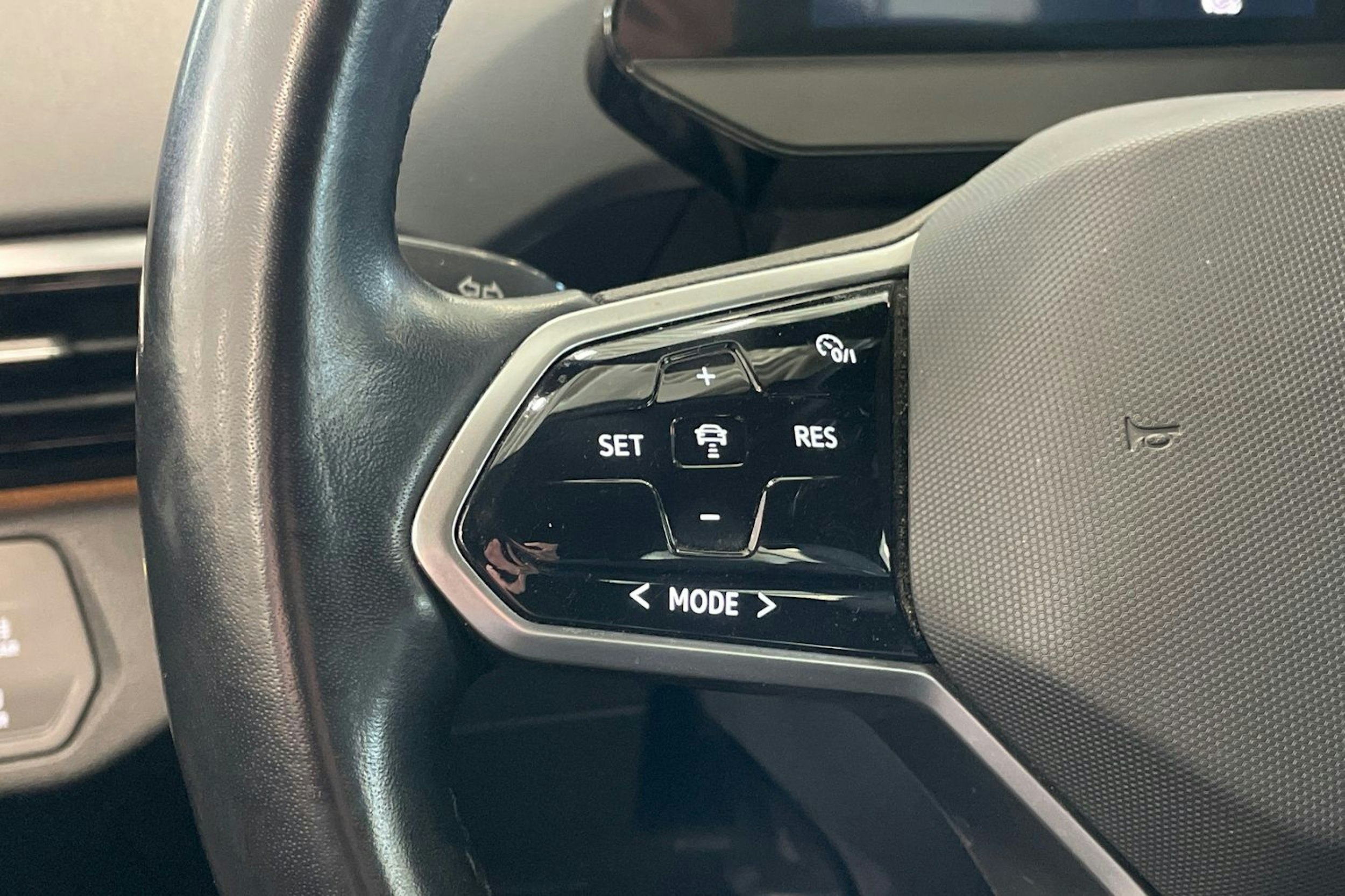 sininen Volkswagen ID.4 2021 kuva 16.