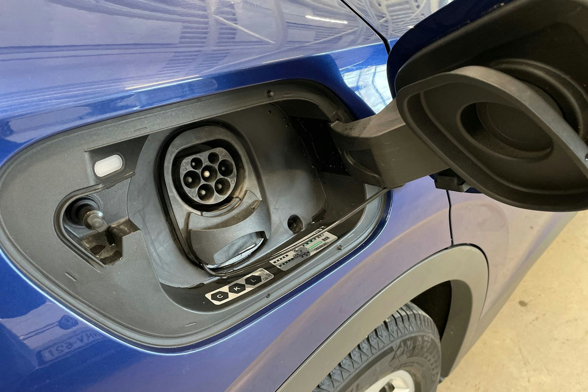 sininen Volkswagen ID.4 2021 kuva 32.