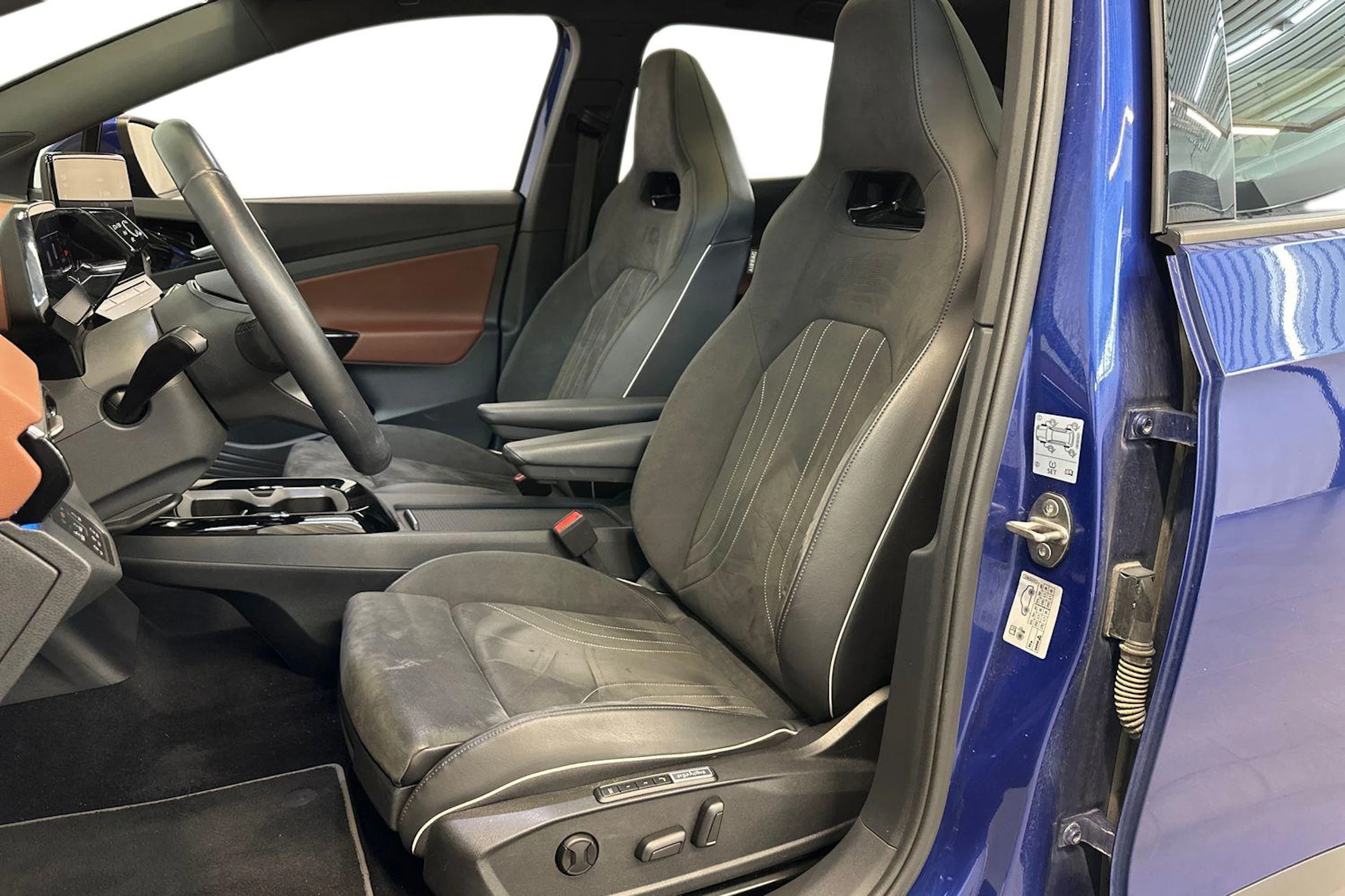 sininen Volkswagen ID.4 2021 kuva 7.
