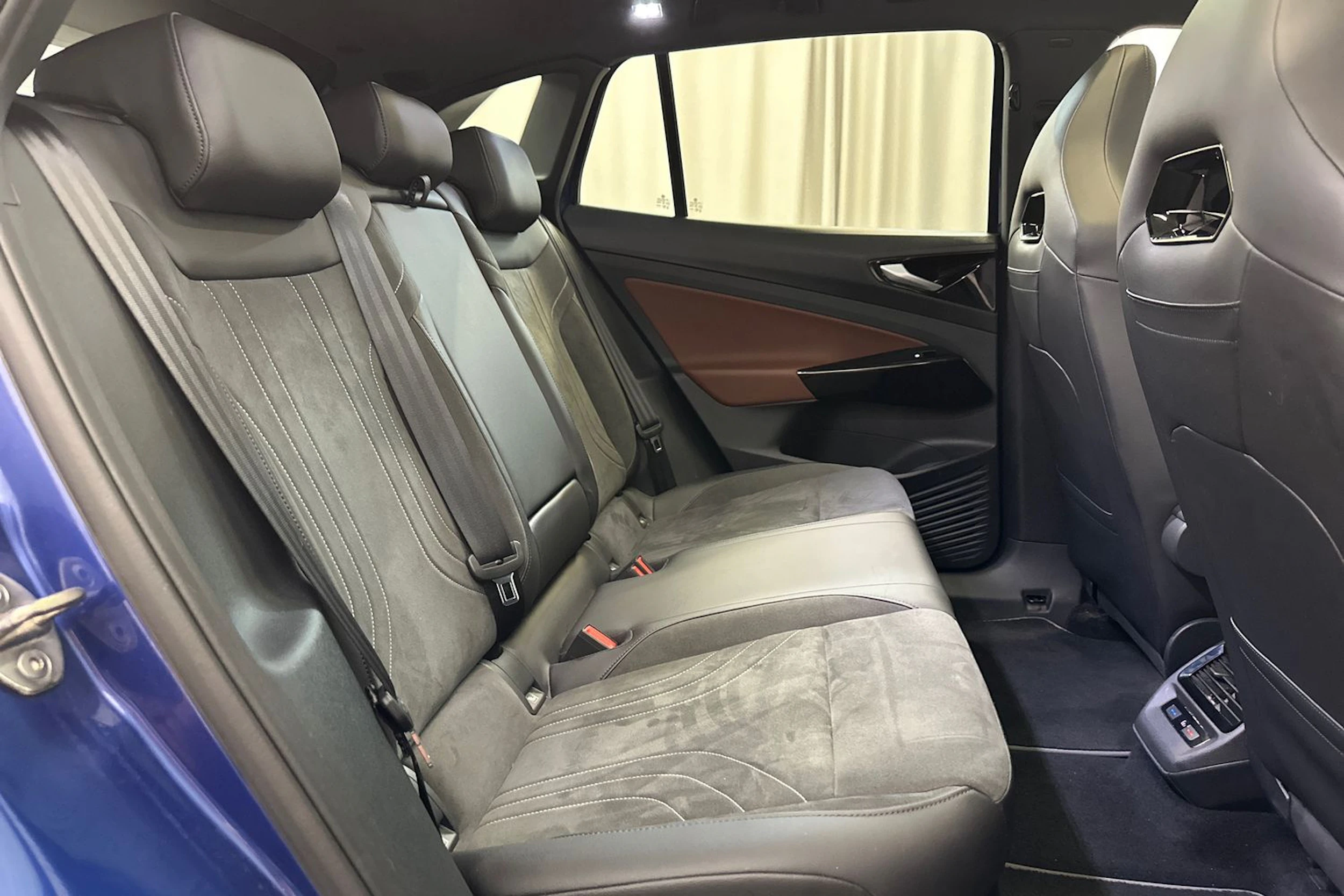 sininen Volkswagen ID.4 2021 kuva 10.