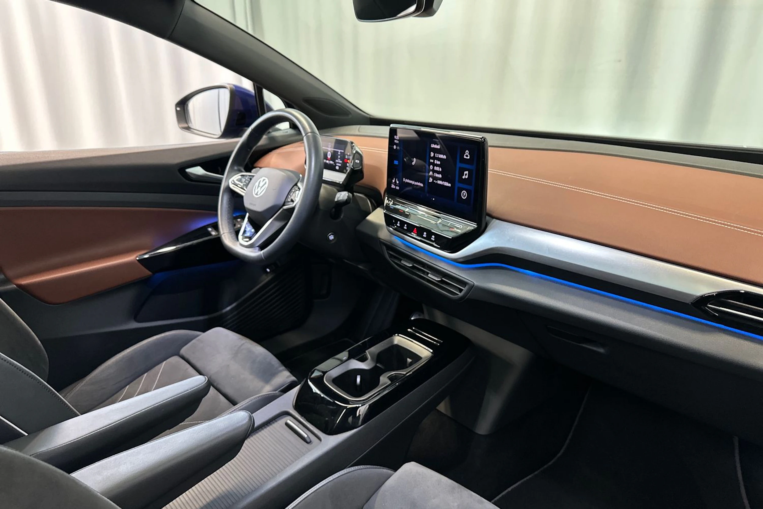 sininen Volkswagen ID.4 2021 kuva 12.