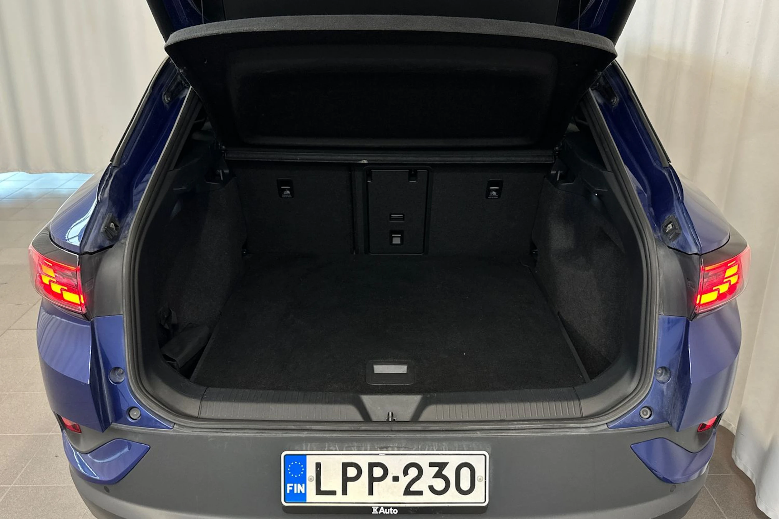 sininen Volkswagen ID.4 2021 kuva 13.