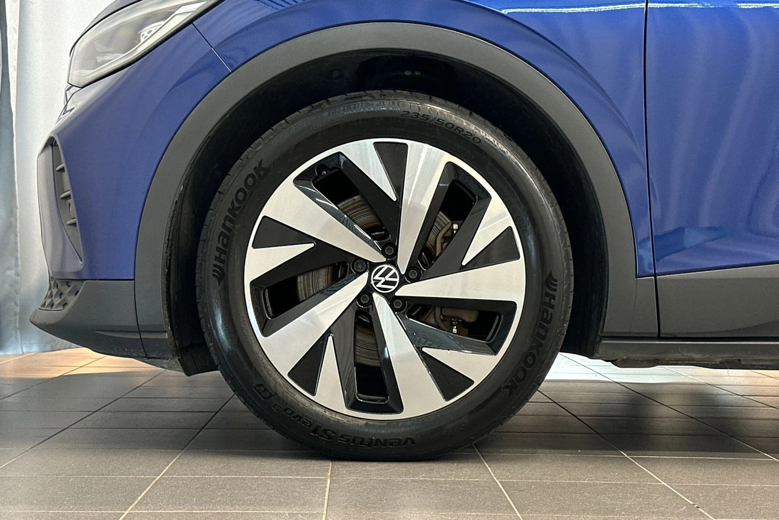 sininen Volkswagen ID.4 2021 kuva 29.