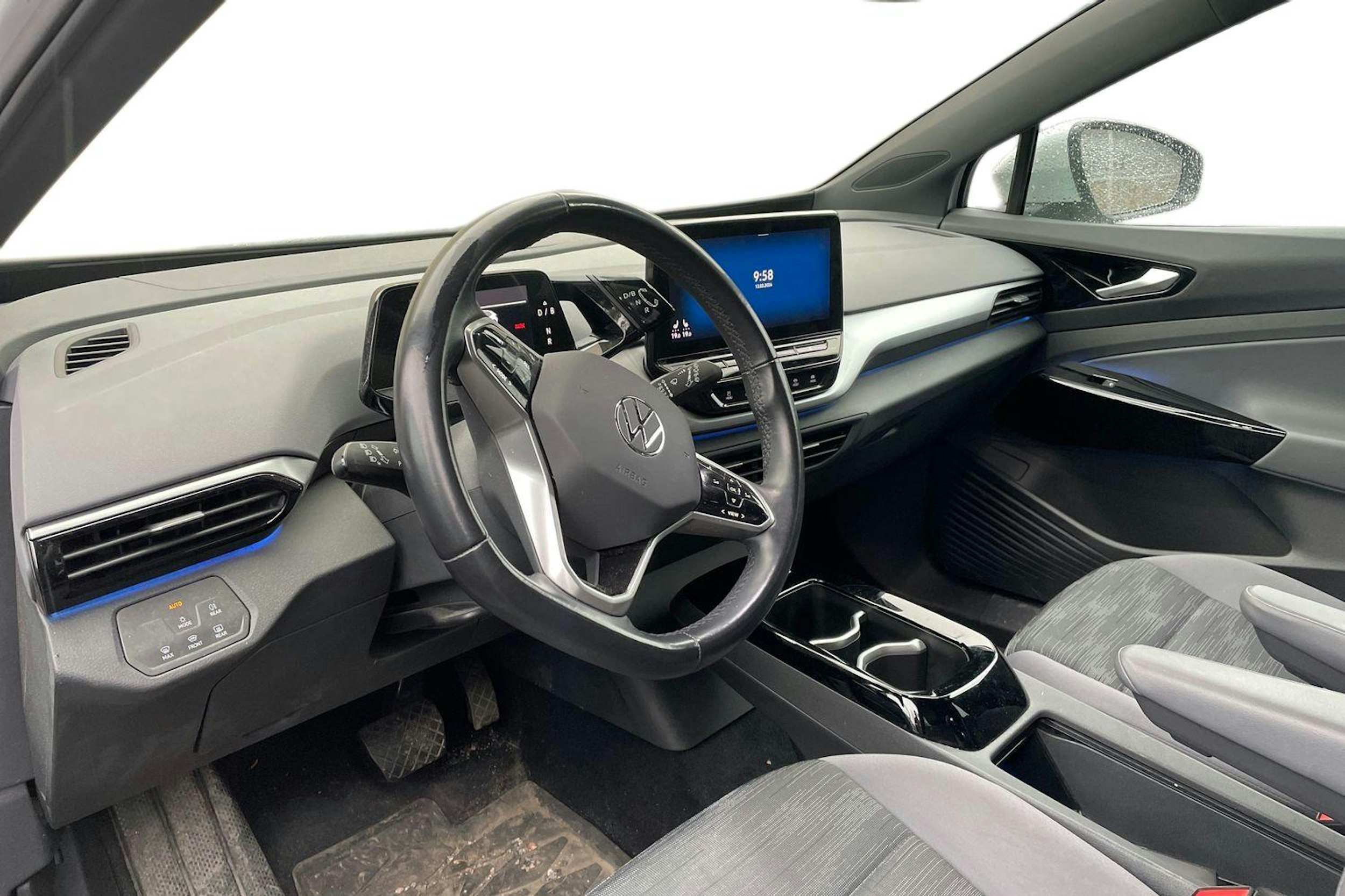 valkoinen Volkswagen ID.4 2021 kuva 3.