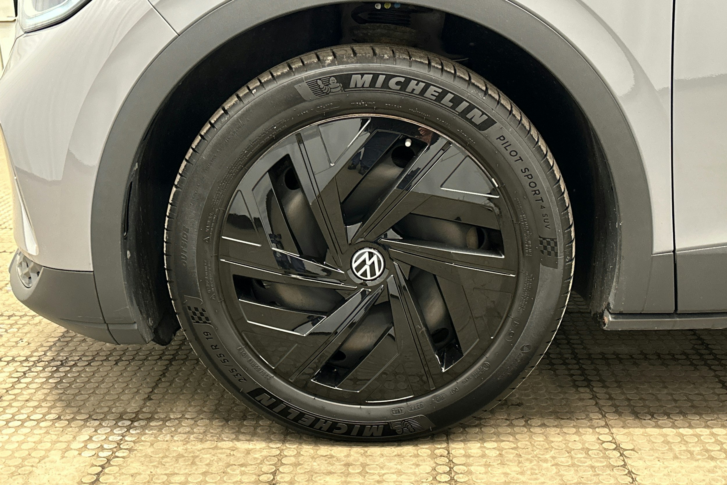 harmaa Volkswagen ID.4 2021 kuva 9.