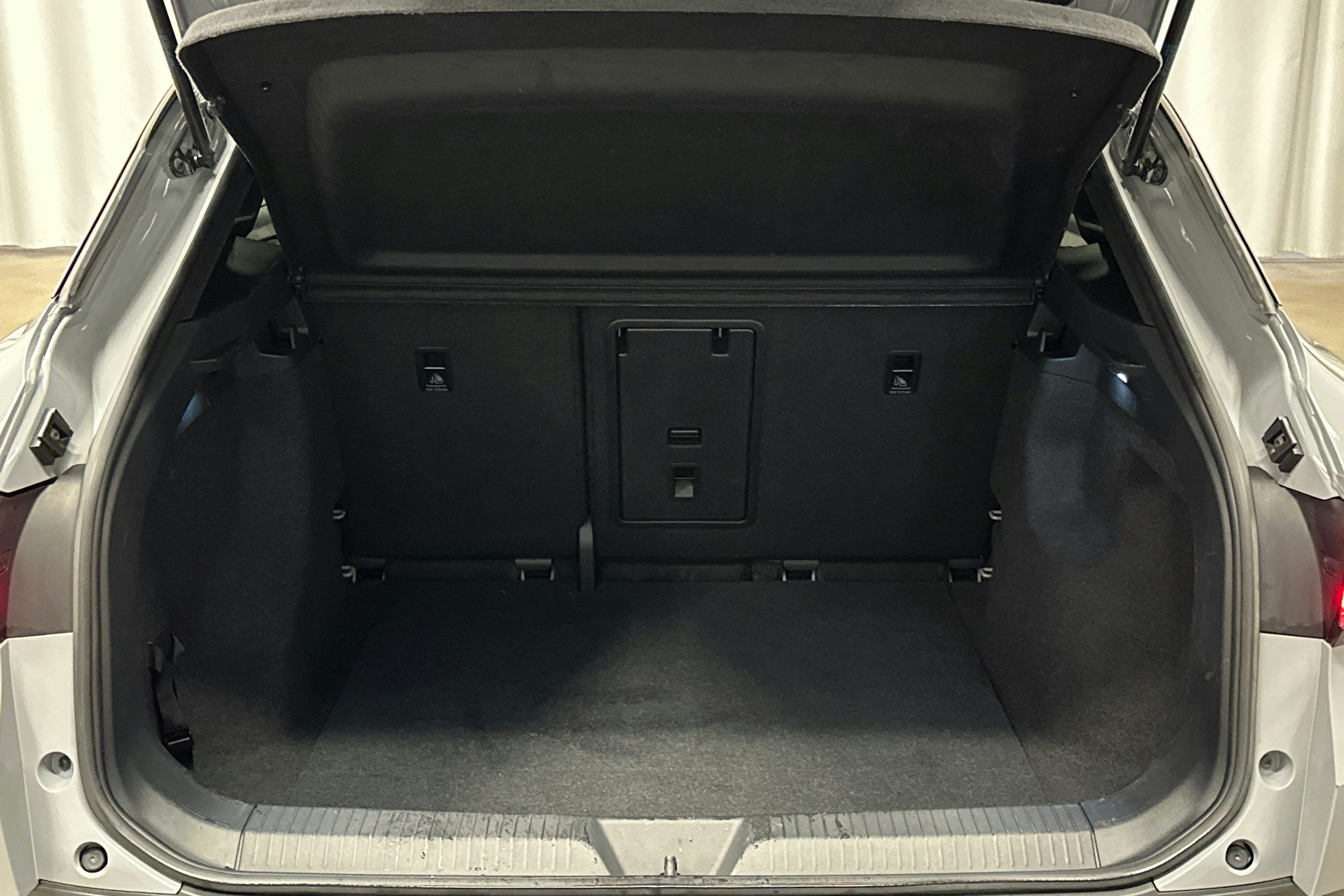 harmaa Volkswagen ID.4 2021 kuva 11.