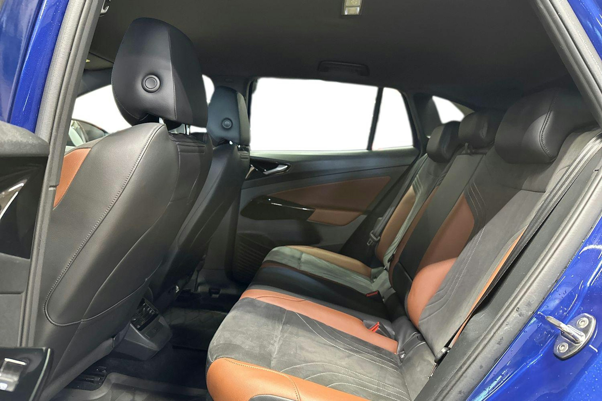 sininen Volkswagen ID.4 2021 kuva 10.