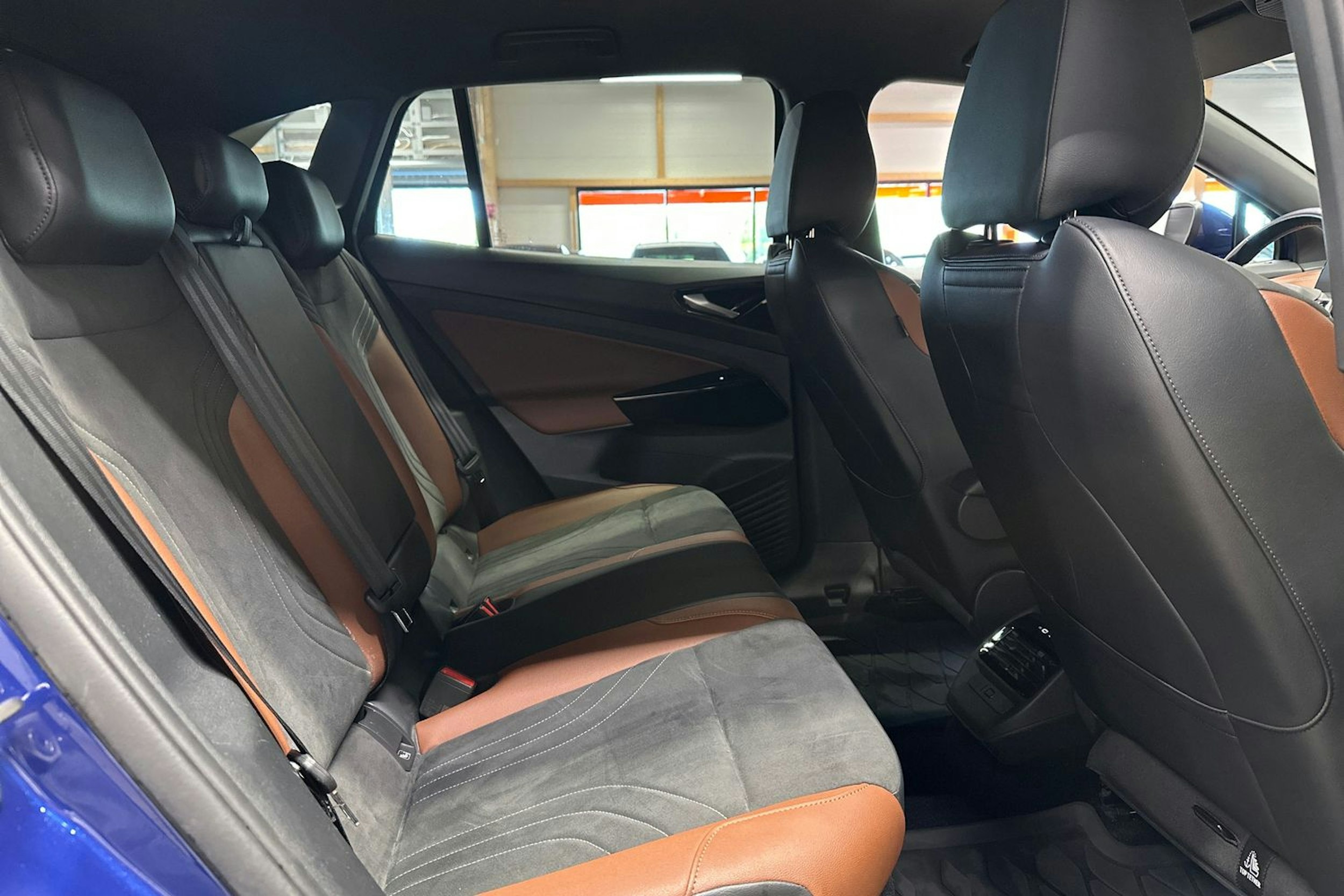 sininen Volkswagen ID.4 2021 kuva 16.