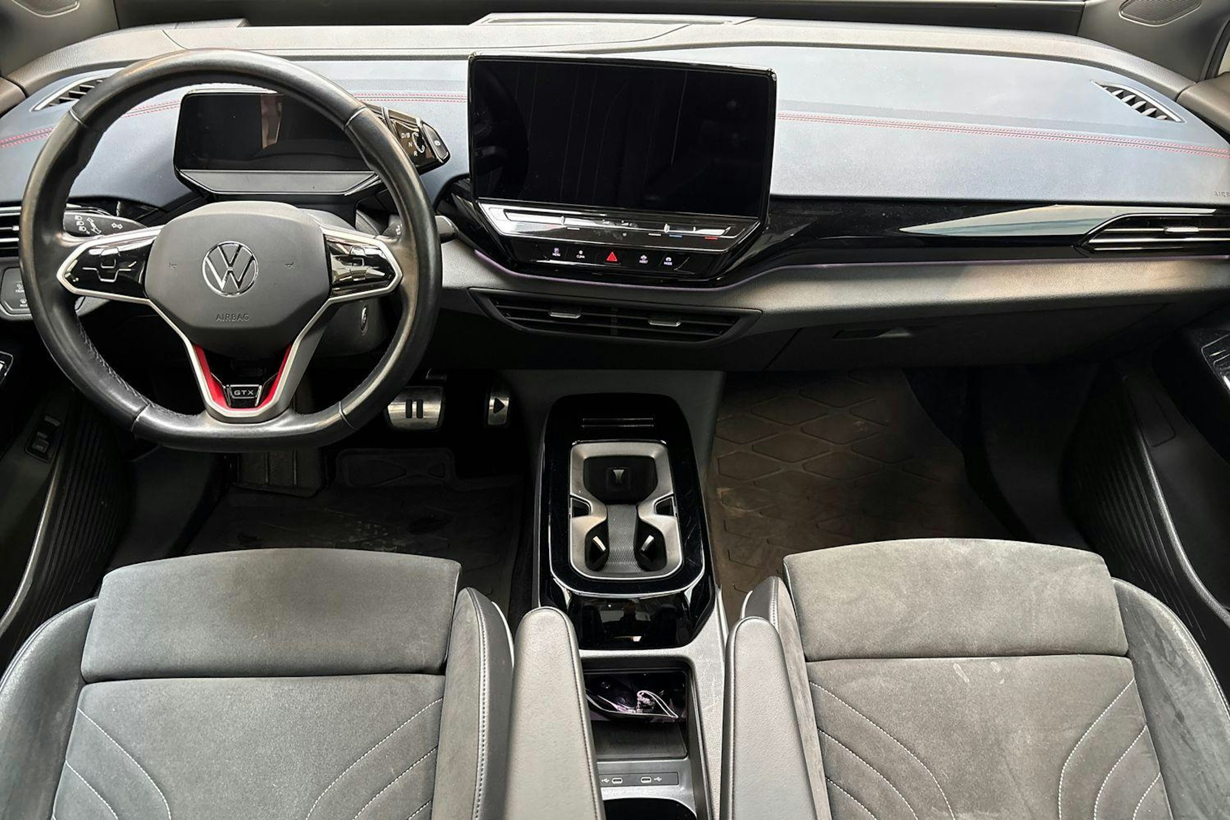 valkoinen Volkswagen ID.4 2021 kuva 7.