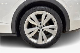 valkoinen Volkswagen ID.4 2021 kuva 9.