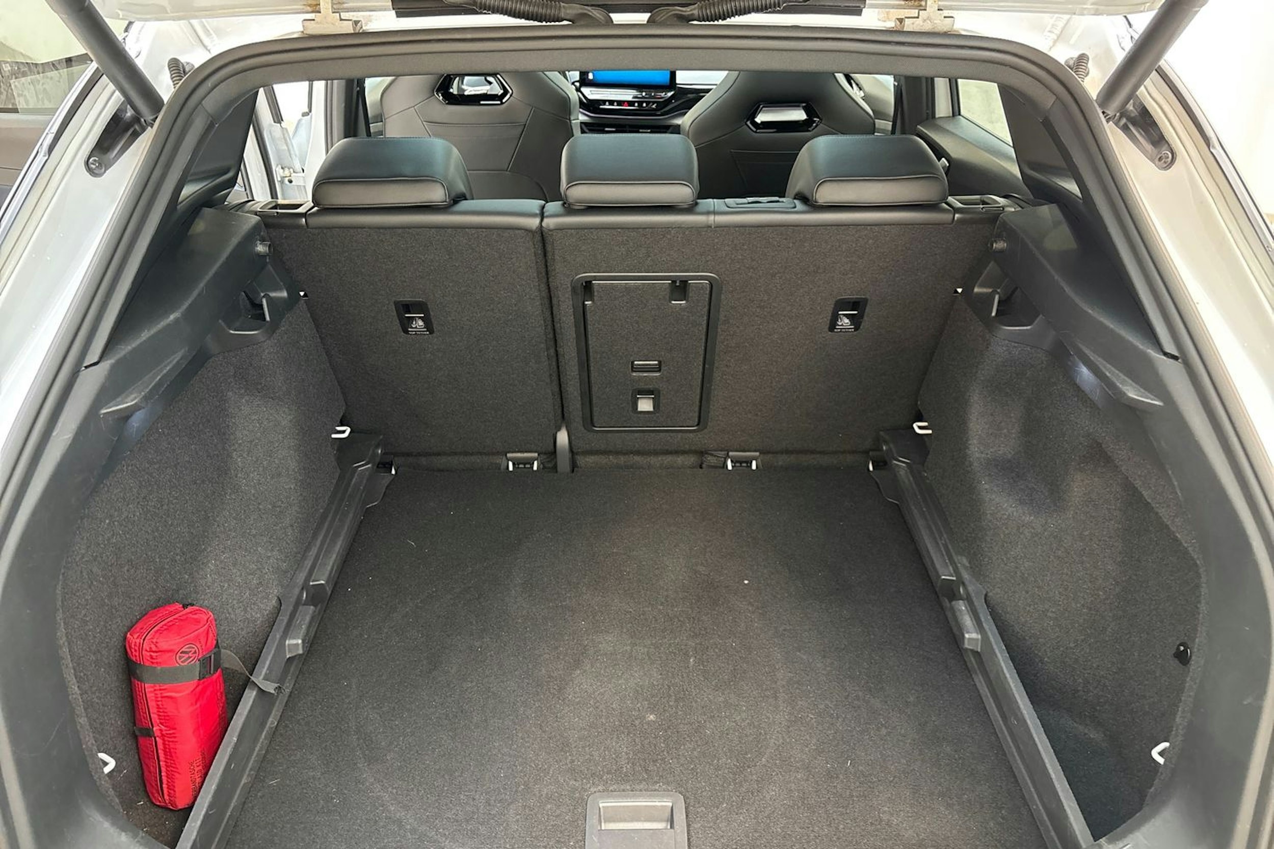 valkoinen Volkswagen ID.4 2021 kuva 12.