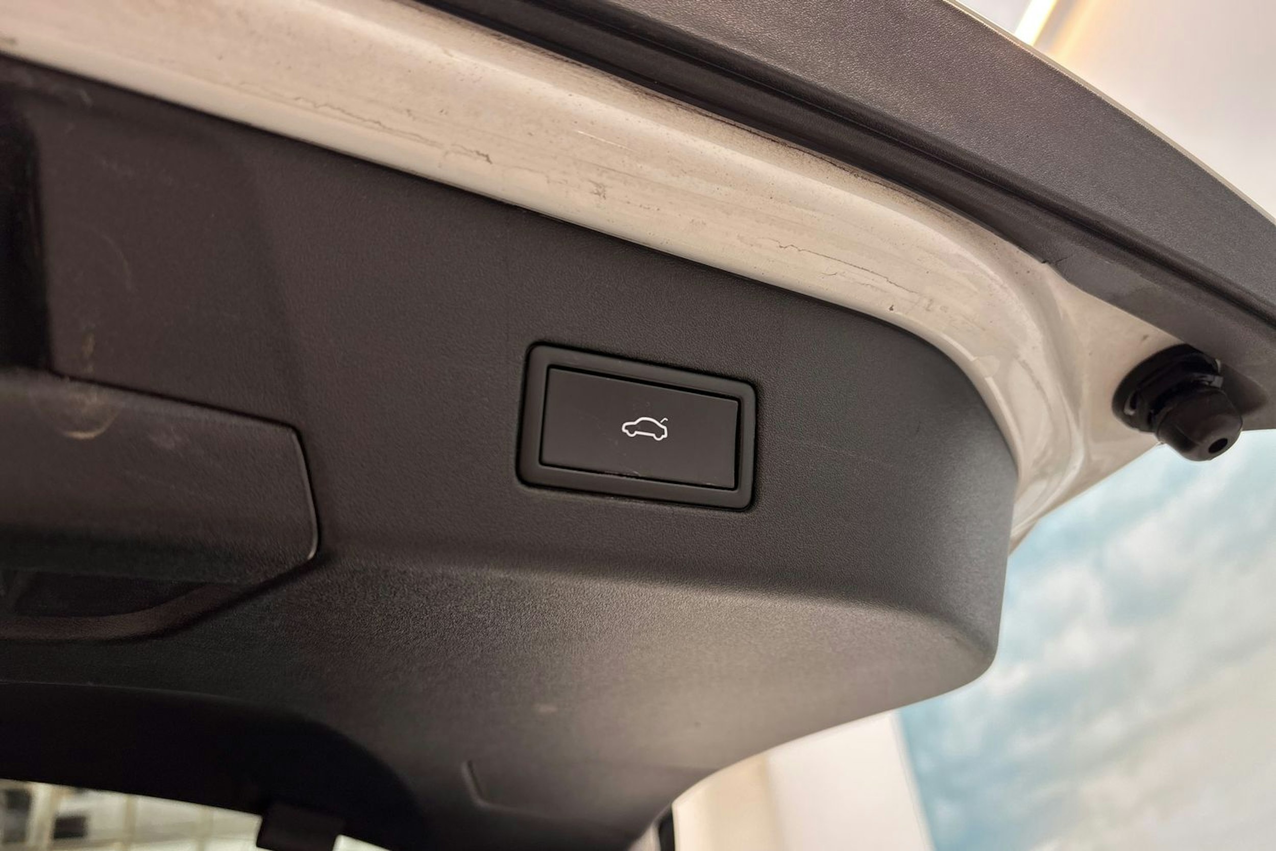 valkoinen Volkswagen ID.4 2021 kuva 13.