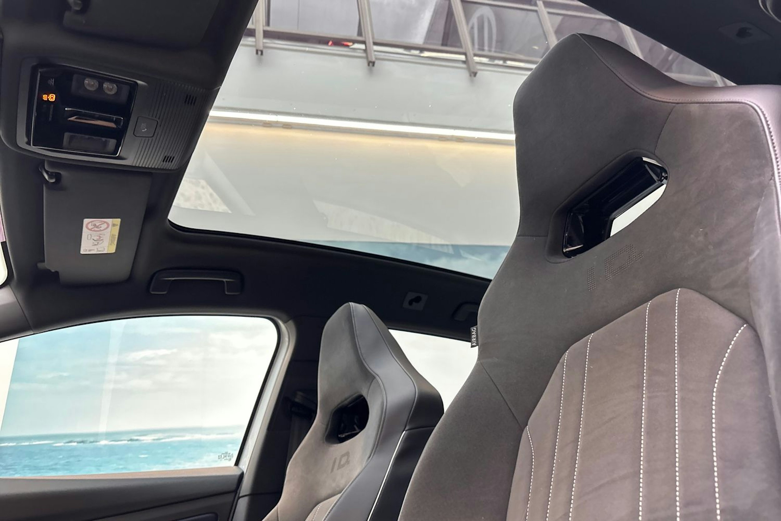 valkoinen Volkswagen ID.4 2021 kuva 18.