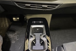 valkoinen Volkswagen ID.4 2021 kuva 28.