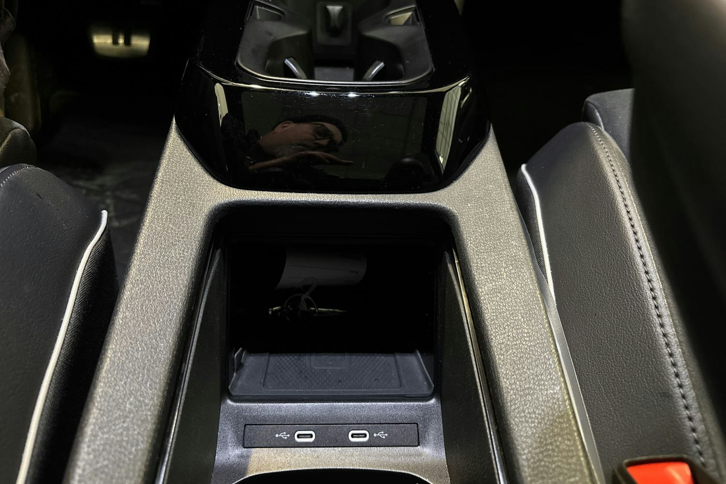 valkoinen Volkswagen ID.4 2021 kuva 29.