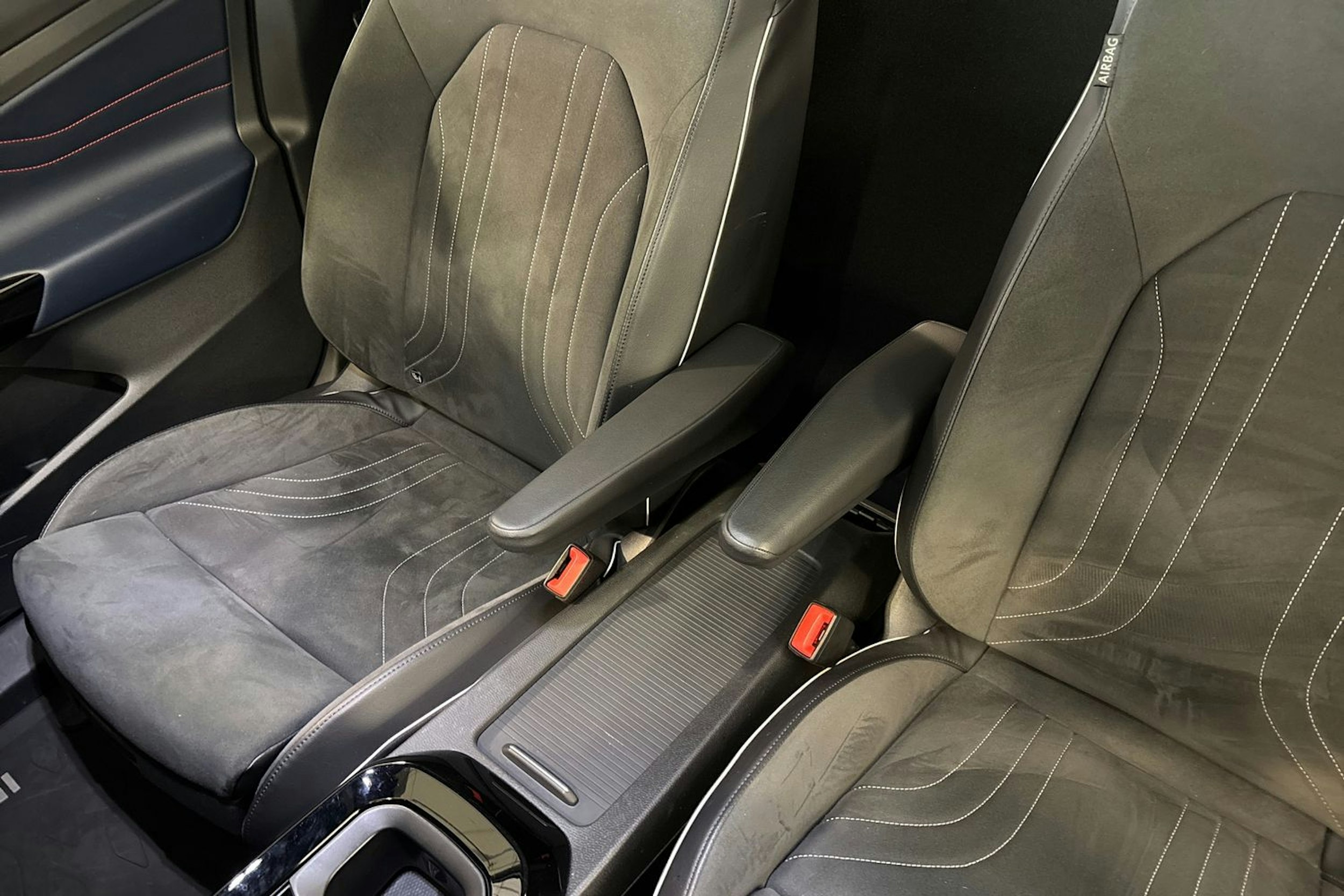 valkoinen Volkswagen ID.4 2021 kuva 30.