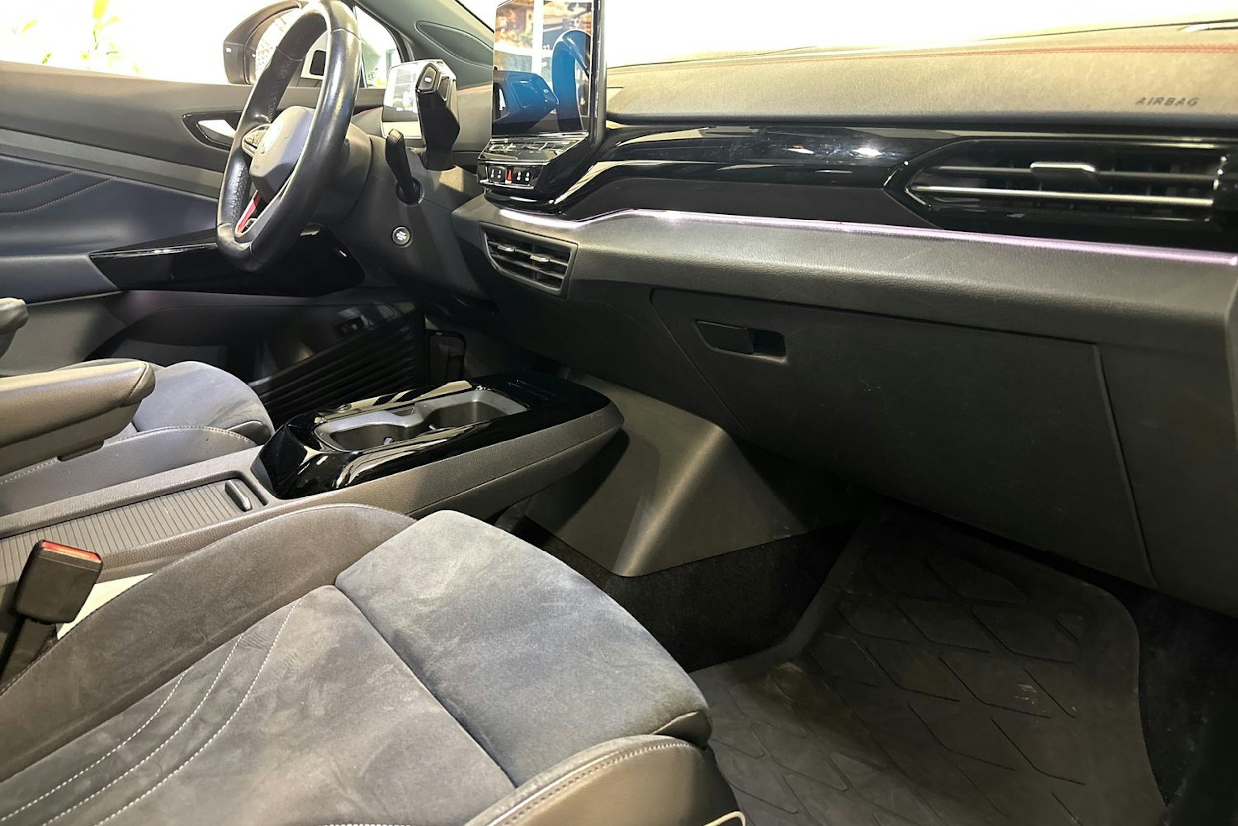 valkoinen Volkswagen ID.4 2021 kuva 31.