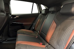 valkoinen Volkswagen ID.4 2021 kuva 10.