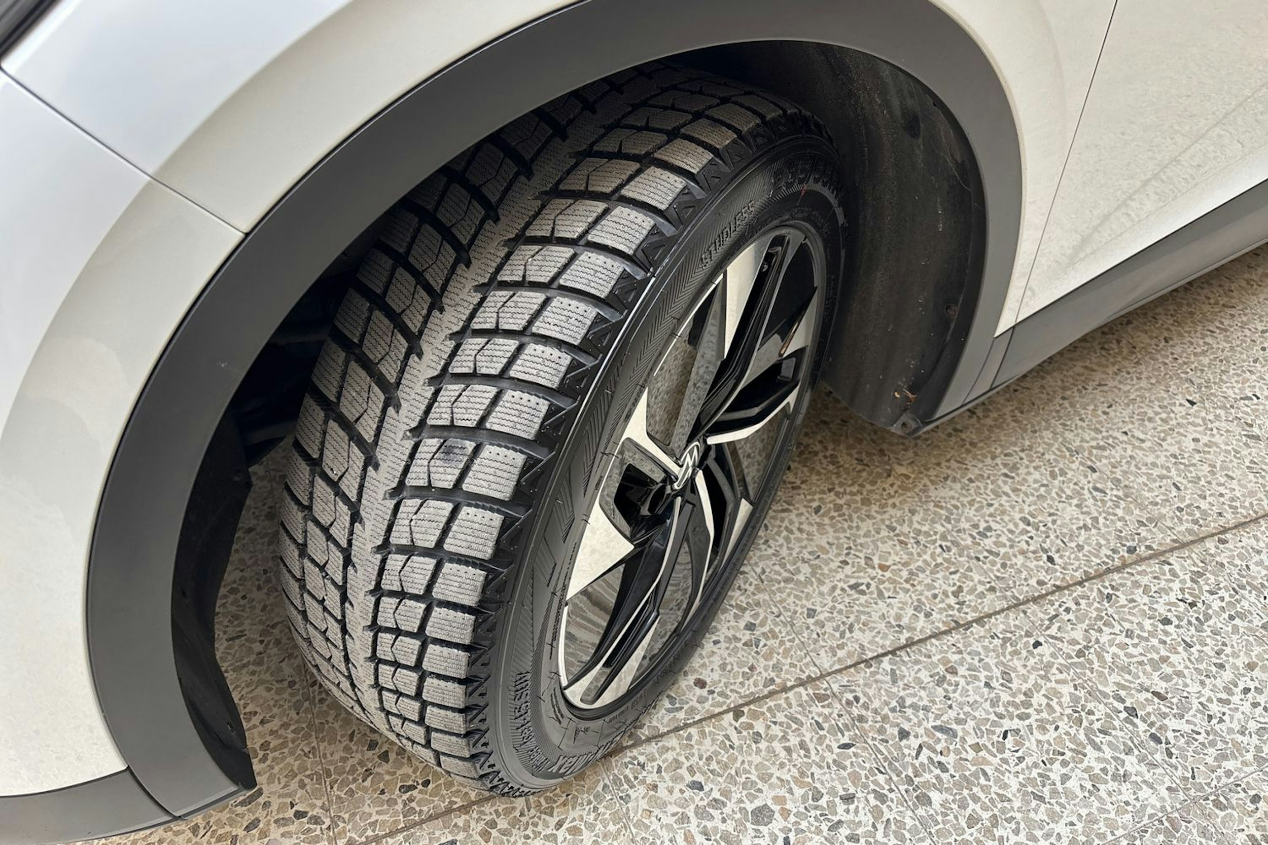 valkoinen Volkswagen ID.4 2021 kuva 13.