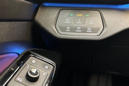 valkoinen Volkswagen ID.4 2021 kuva 16.