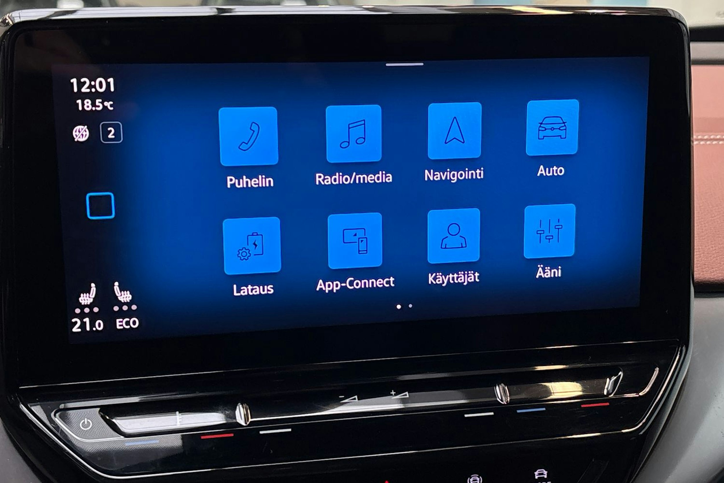 valkoinen Volkswagen ID.4 2021 kuva 20.