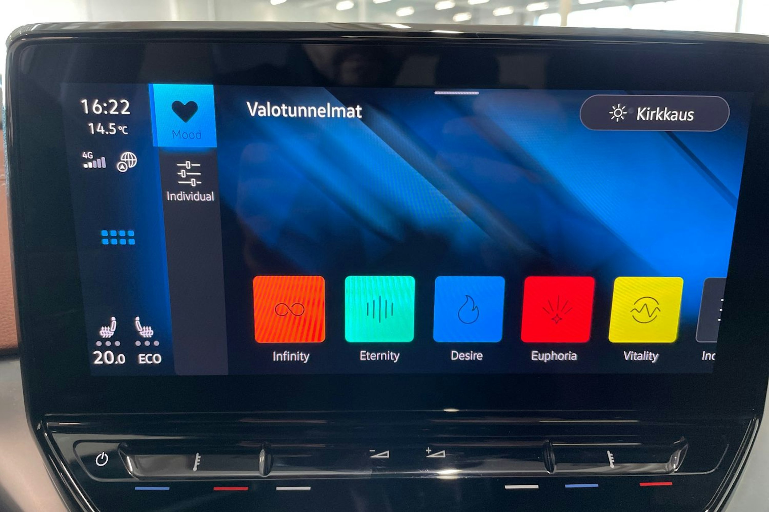 harmaa Volkswagen ID.4 2021 kuva 30.