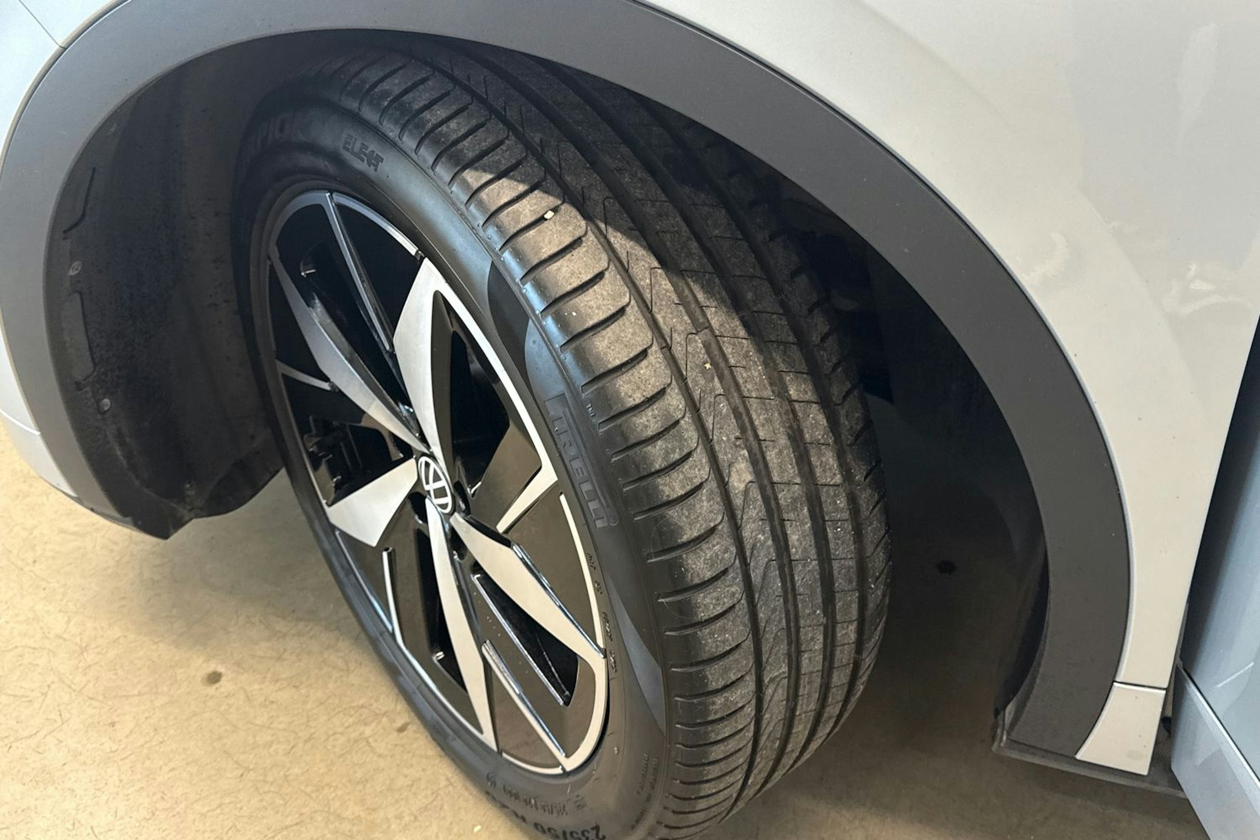 hopea Volkswagen ID.4 2022 kuva 13.