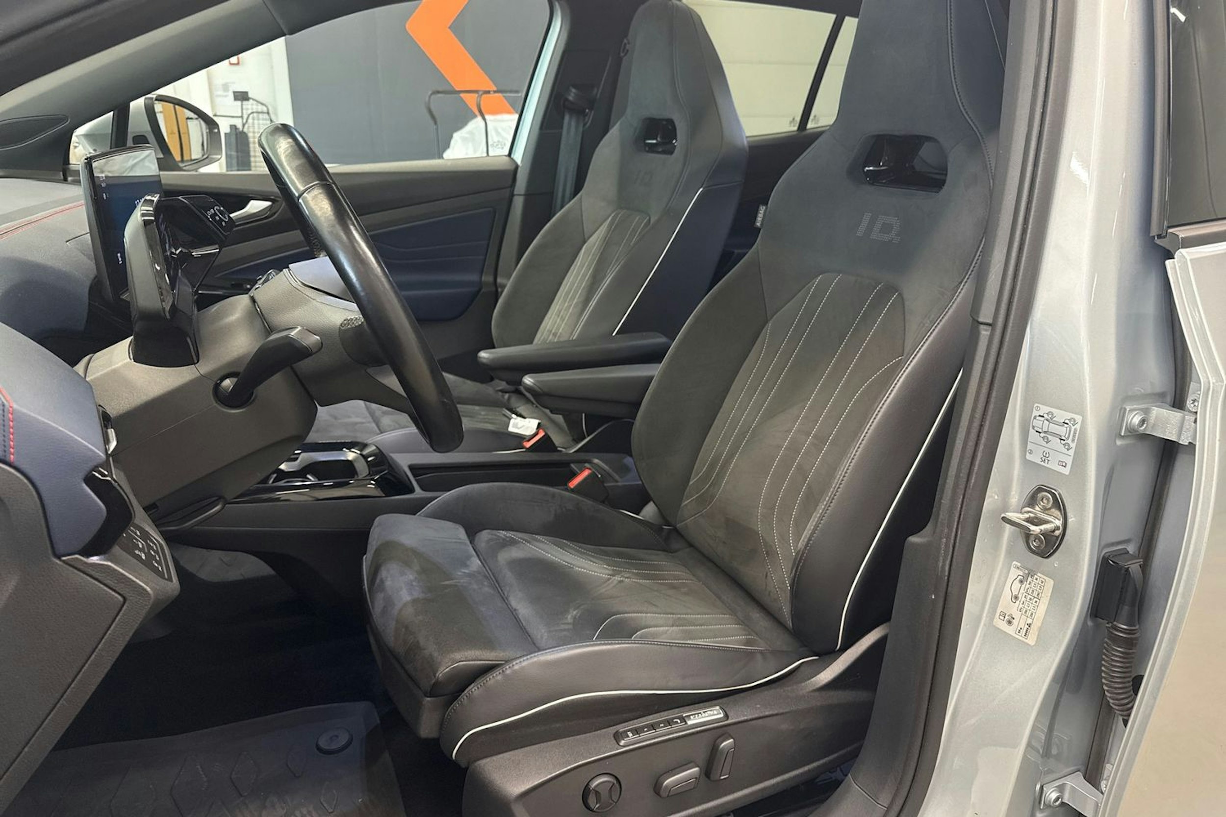 hopea Volkswagen ID.4 2022 kuva 28.