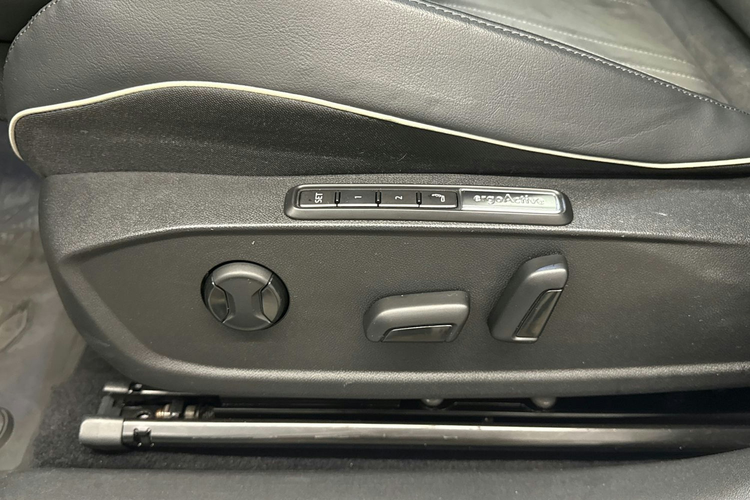 hopea Volkswagen ID.4 2022 kuva 30.