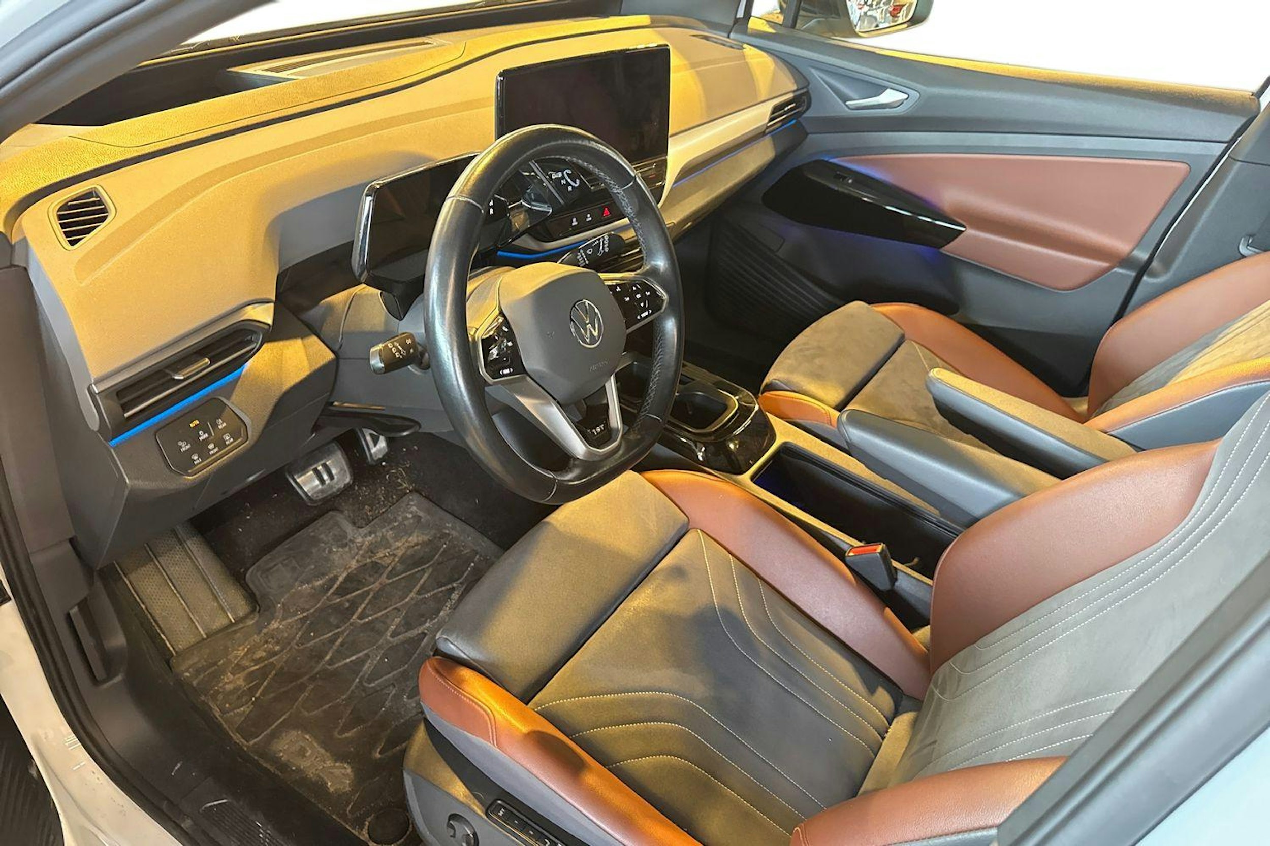 valkoinen Volkswagen ID.4 2021 kuva 3.