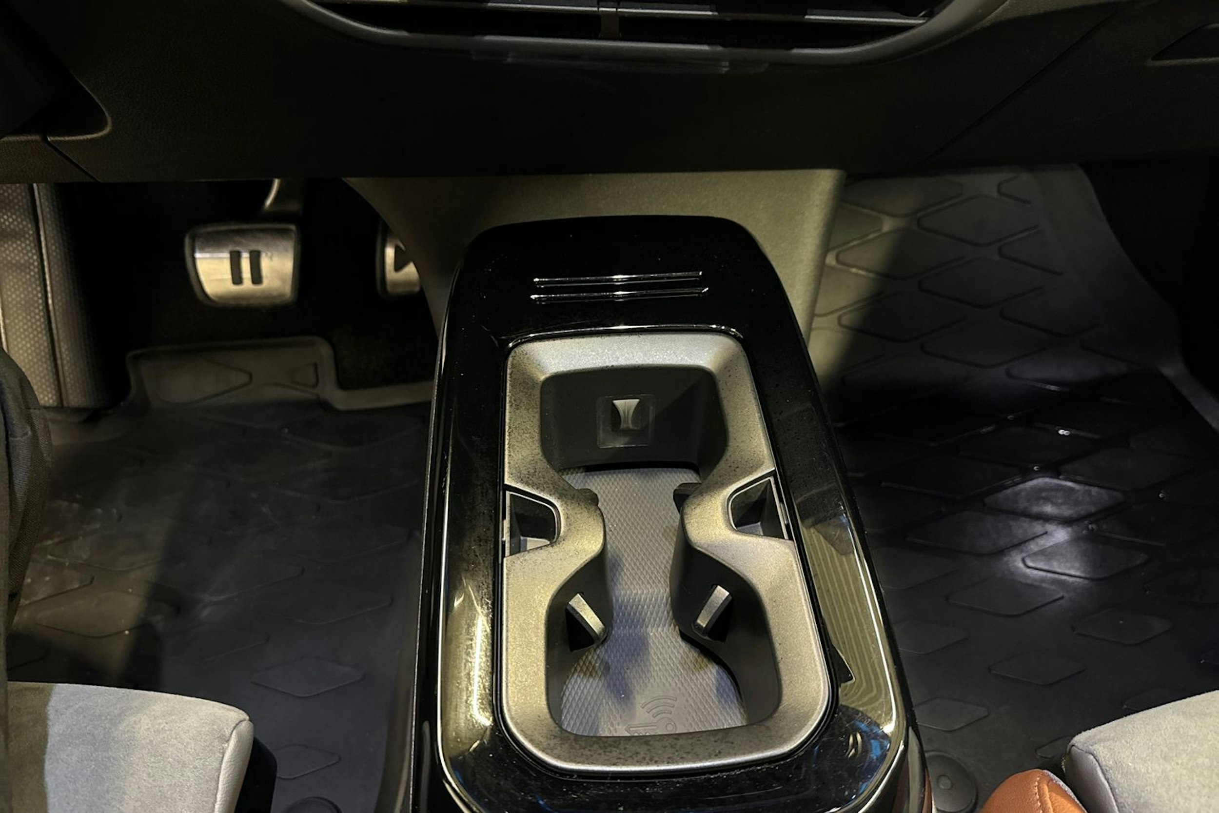 valkoinen Volkswagen ID.4 2021 kuva 24.