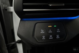 valkoinen Volkswagen ID.4 2021 kuva 26.