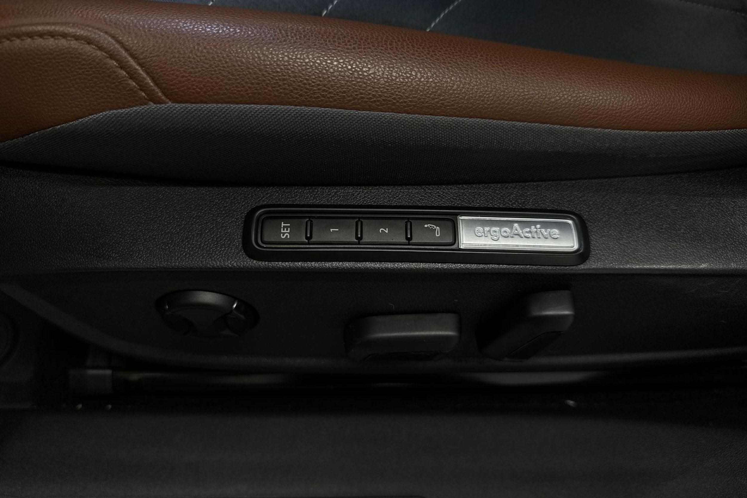 valkoinen Volkswagen ID.4 2021 kuva 28.