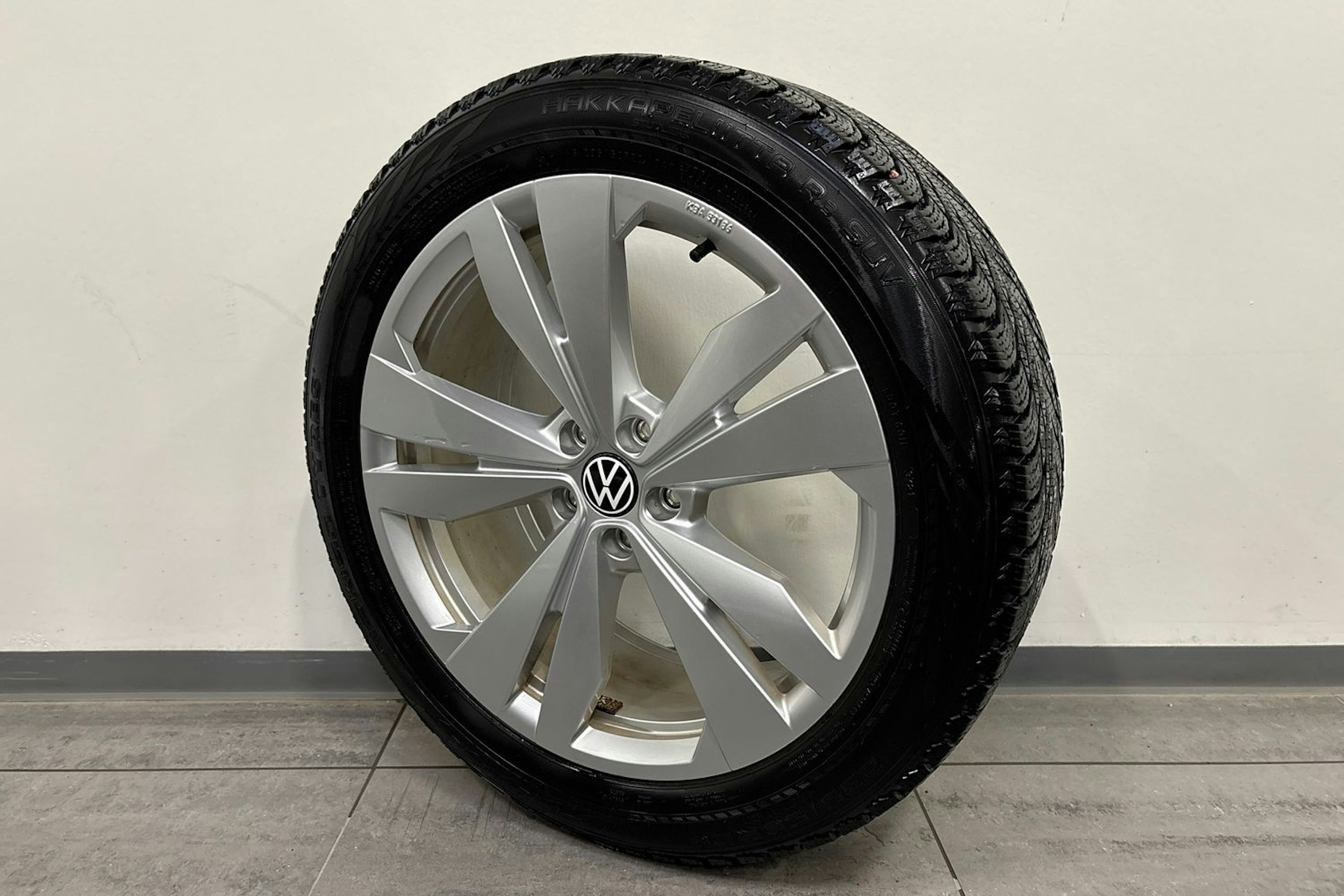 valkoinen Volkswagen ID.4 2021 kuva 13.